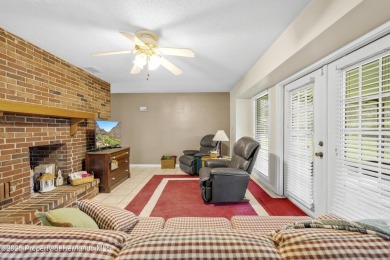Charming 3-Bedroom Home in Brooksville Country Club - Spacious on Brooksville Country Club At Majestic Oaks in Florida - for sale on GolfHomes.com, golf home, golf lot