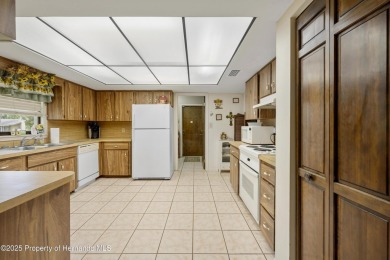 Charming 3-Bedroom Home in Brooksville Country Club - Spacious on Brooksville Country Club At Majestic Oaks in Florida - for sale on GolfHomes.com, golf home, golf lot