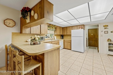 Charming 3-Bedroom Home in Brooksville Country Club - Spacious on Brooksville Country Club At Majestic Oaks in Florida - for sale on GolfHomes.com, golf home, golf lot