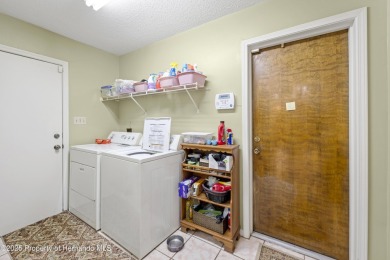 Charming 3-Bedroom Home in Brooksville Country Club - Spacious on Brooksville Country Club At Majestic Oaks in Florida - for sale on GolfHomes.com, golf home, golf lot