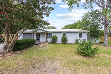 Move-In Ready Home in Simmons Shores! Just a short golf cart on Tanglewood Resort in Texas - for sale on GolfHomes.com, golf home, golf lot