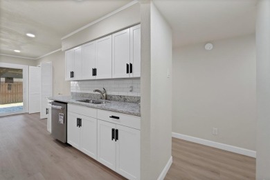 Gorgeous Move-In Ready Modern Home by Grand Oaks Golf Course on Grand Oaks Golf Club in Texas - for sale on GolfHomes.com, golf home, golf lot