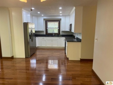 A must see, here is a newly remodeled home with new hardwood on Glasgow Country Club in Kentucky - for sale on GolfHomes.com, golf home, golf lot