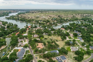 Great tree-shaded home in Lake Tanglewood. Featuring 3 bedrooms on Lake Tanglewood Golf Course in Texas - for sale on GolfHomes.com, golf home, golf lot