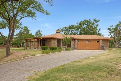 Great tree-shaded home in Lake Tanglewood. Featuring 3 bedrooms on Lake Tanglewood Golf Course in Texas - for sale on GolfHomes.com, golf home, golf lot