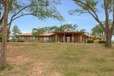 Great tree-shaded home in Lake Tanglewood. Featuring 3 bedrooms on Lake Tanglewood Golf Course in Texas - for sale on GolfHomes.com, golf home, golf lot