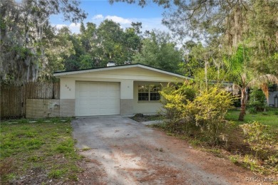 Charming Home with Spacious Yard in a Perfect Location Welcome on Plantation Inn and Golf Resort  in Florida - for sale on GolfHomes.com, golf home, golf lot
