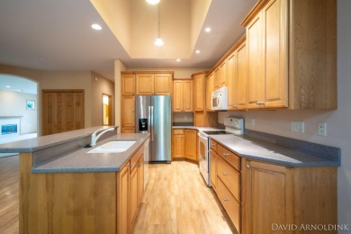 Beautiful end unit condo in The Links of Rolling Meadows! on The Links At Rolling Meadows in Michigan - for sale on GolfHomes.com, golf home, golf lot