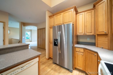 Beautiful end unit condo in The Links of Rolling Meadows! on The Links At Rolling Meadows in Michigan - for sale on GolfHomes.com, golf home, golf lot