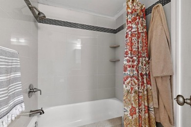Remodeled to perfection, this light and bright 2-bedroom, 2-bath on Stevens Park Golf Course in Texas - for sale on GolfHomes.com, golf home, golf lot
