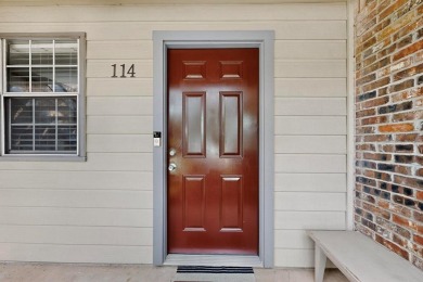 Remodeled to perfection, this light and bright 2-bedroom, 2-bath on Stevens Park Golf Course in Texas - for sale on GolfHomes.com, golf home, golf lot
