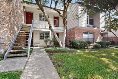 Remodeled to perfection, this light and bright 2-bedroom, 2-bath on Stevens Park Golf Course in Texas - for sale on GolfHomes.com, golf home, golf lot