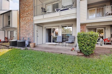 Remodeled to perfection, this light and bright 2-bedroom, 2-bath on Stevens Park Golf Course in Texas - for sale on GolfHomes.com, golf home, golf lot
