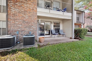 Remodeled to perfection, this light and bright 2-bedroom, 2-bath on Stevens Park Golf Course in Texas - for sale on GolfHomes.com, golf home, golf lot
