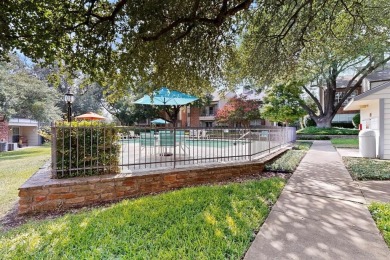 Remodeled to perfection, this light and bright 2-bedroom, 2-bath on Stevens Park Golf Course in Texas - for sale on GolfHomes.com, golf home, golf lot