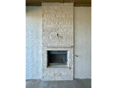Beautiful new build in Thomas Crossing (Southern Oaks Golf on Southern Oaks Golf Club in Texas - for sale on GolfHomes.com, golf home, golf lot