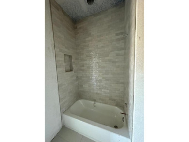 Beautiful new build in Thomas Crossing (Southern Oaks Golf on Southern Oaks Golf Club in Texas - for sale on GolfHomes.com, golf home, golf lot