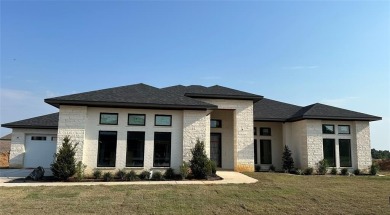 Beautiful new build in Thomas Crossing (Southern Oaks Golf on Southern Oaks Golf Club in Texas - for sale on GolfHomes.com, golf home, golf lot