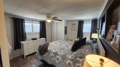 Possible OWNER FINANCING, Great Location, Low Lot Rent $589 on Wedgewood Golf Club in Florida - for sale on GolfHomes.com, golf home, golf lot