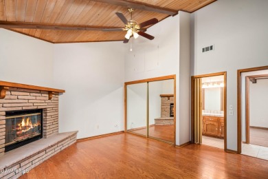 ***LIVE BEAUTIFULLY*** Welcome to this charming 3-bedroom on Oak Tree Country Club in California - for sale on GolfHomes.com, golf home, golf lot
