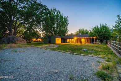***LIVE BEAUTIFULLY*** Welcome to this charming 3-bedroom on Oak Tree Country Club in California - for sale on GolfHomes.com, golf home, golf lot