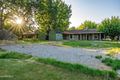 ***LIVE BEAUTIFULLY*** Welcome to this charming 3-bedroom on Oak Tree Country Club in California - for sale on GolfHomes.com, golf home, golf lot