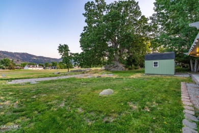 ***LIVE BEAUTIFULLY*** Welcome to this charming 3-bedroom on Oak Tree Country Club in California - for sale on GolfHomes.com, golf home, golf lot