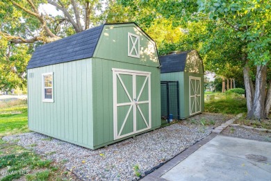 ***LIVE BEAUTIFULLY*** Welcome to this charming 3-bedroom on Oak Tree Country Club in California - for sale on GolfHomes.com, golf home, golf lot