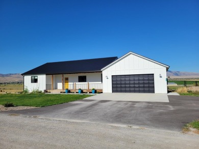 Come home to this gorgeous, well kept, newer home in the coveted on Old Baldy Golf Course in Montana - for sale on GolfHomes.com, golf home, golf lot