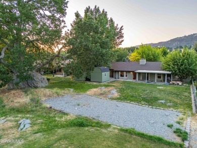 ***LIVE BEAUTIFULLY*** Welcome to this charming 3-bedroom on Oak Tree Country Club in California - for sale on GolfHomes.com, golf home, golf lot