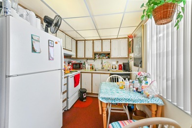 RENTABLE IMMEDIATELY A/C 2021 Enjoy every day in this 2nd-floor on Kings Point Golf -Flanders Way in Florida - for sale on GolfHomes.com, golf home, golf lot