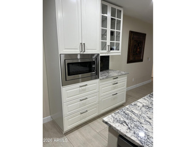 Gorgeous remodel! This home has an open floorplan with split on Cottonwood Country Club in Arizona - for sale on GolfHomes.com, golf home, golf lot