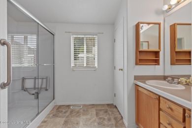 Beautifully maintained 3-bedroom, 2-bathroom home in downtown on Pinehurst Golf Course in Idaho - for sale on GolfHomes.com, golf home, golf lot