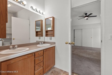 Beautifully maintained 3-bedroom, 2-bathroom home in downtown on Pinehurst Golf Course in Idaho - for sale on GolfHomes.com, golf home, golf lot