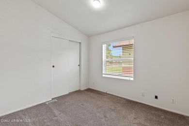 Beautifully maintained 3-bedroom, 2-bathroom home in downtown on Pinehurst Golf Course in Idaho - for sale on GolfHomes.com, golf home, golf lot