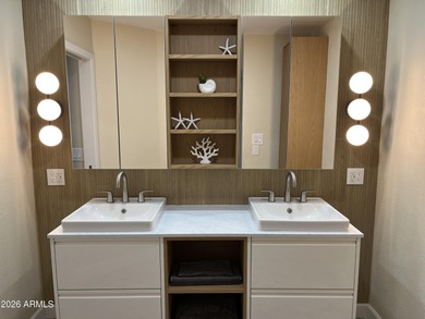 Gorgeous remodel! This home has an open floorplan with split on Cottonwood Country Club in Arizona - for sale on GolfHomes.com, golf home, golf lot