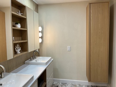 Gorgeous remodel! This home has an open floorplan with split on Cottonwood Country Club in Arizona - for sale on GolfHomes.com, golf home, golf lot