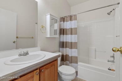 Beautifully maintained 3-bedroom, 2-bathroom home in downtown on Pinehurst Golf Course in Idaho - for sale on GolfHomes.com, golf home, golf lot