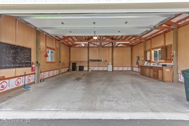 Beautifully maintained 3-bedroom, 2-bathroom home in downtown on Pinehurst Golf Course in Idaho - for sale on GolfHomes.com, golf home, golf lot
