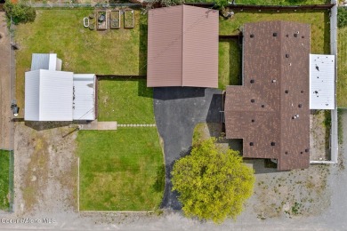 Beautifully maintained 3-bedroom, 2-bathroom home in downtown on Pinehurst Golf Course in Idaho - for sale on GolfHomes.com, golf home, golf lot