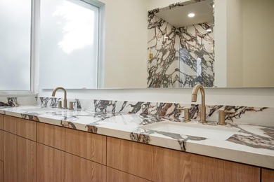 FULL GOLF MEMBERSHIP | COMPLETELY REMODELED | MOVE-IN READY on Addison Reserve in Florida - for sale on GolfHomes.com, golf home, golf lot