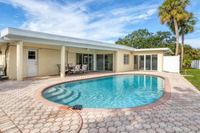 This house was fully updated just a few years ago. This 3 bed 3 on Bobby Jones Golf Club in Florida - for sale on GolfHomes.com, golf home, golf lot