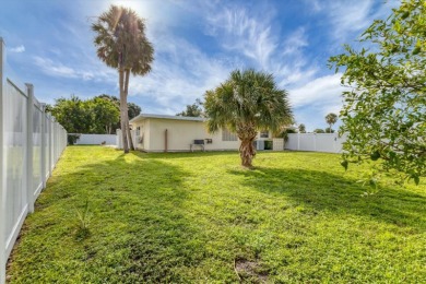 This house was fully updated just a few years ago. This 3 bed 3 on Bobby Jones Golf Club in Florida - for sale on GolfHomes.com, golf home, golf lot