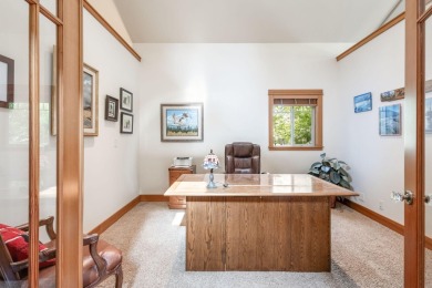 Single level living overlooking 4th fairway at award winning on Aspen Lakes Golf Course in Oregon - for sale on GolfHomes.com, golf home, golf lot