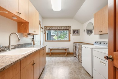 Single level living overlooking 4th fairway at award winning on Aspen Lakes Golf Course in Oregon - for sale on GolfHomes.com, golf home, golf lot