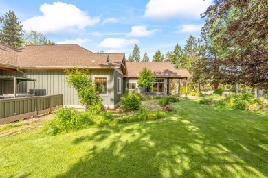 Single level living overlooking 4th fairway at award winning on Aspen Lakes Golf Course in Oregon - for sale on GolfHomes.com, golf home, golf lot