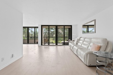 Beautifully renovated 3 bedroom, corner residence in The Glens on The Country Club At Boca Raton in Florida - for sale on GolfHomes.com, golf home, golf lot