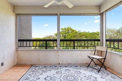 Beautifully renovated 3 bedroom, corner residence in The Glens on The Country Club At Boca Raton in Florida - for sale on GolfHomes.com, golf home, golf lot