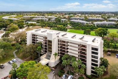 Beautifully renovated 3 bedroom, corner residence in The Glens on The Country Club At Boca Raton in Florida - for sale on GolfHomes.com, golf home, golf lot