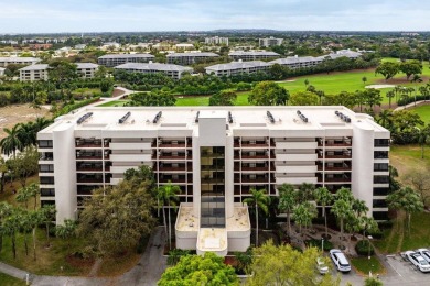 Beautifully renovated 3 bedroom, corner residence in The Glens on The Country Club At Boca Raton in Florida - for sale on GolfHomes.com, golf home, golf lot